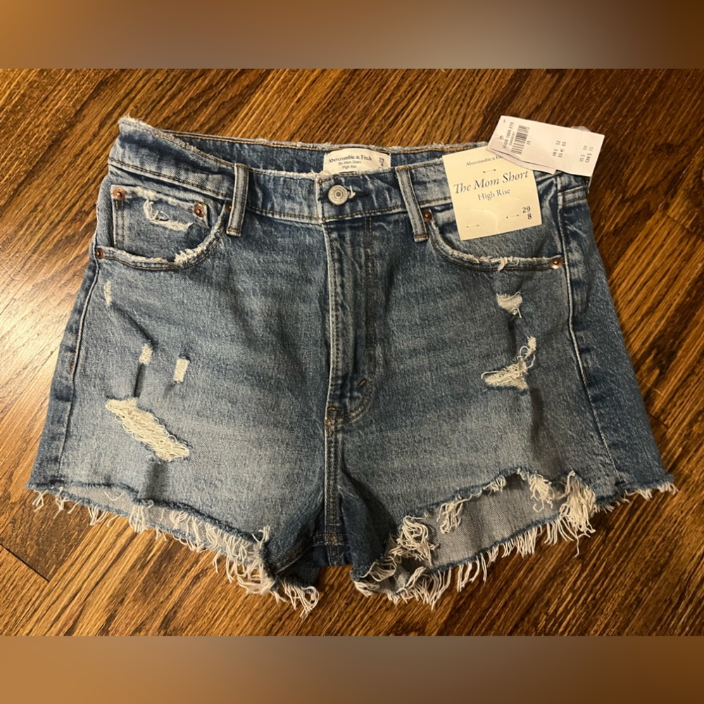 Abercrombie The Mom Short
High Rise
• 29
8